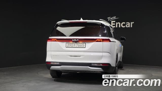 Kia Carnival 2023 — ფოტო 4/20