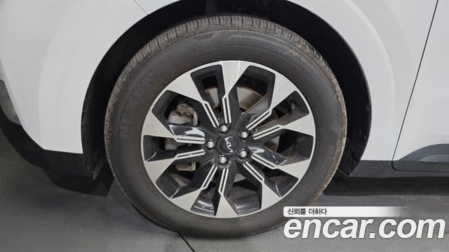 Kia Carnival 2023 — фото 5 из 20