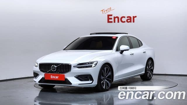 Volvo S60 2023 — ფოტო 1/20