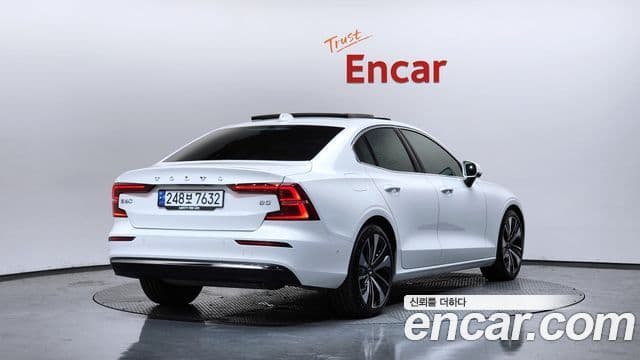 Volvo S60 2023 — ფოტო 2/20