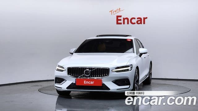 Volvo S60 2023 — фото 3 из 20