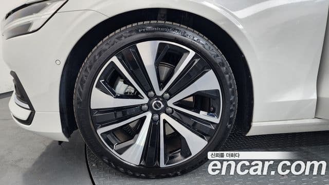 Volvo S60 2023 — ფოტო 5/20