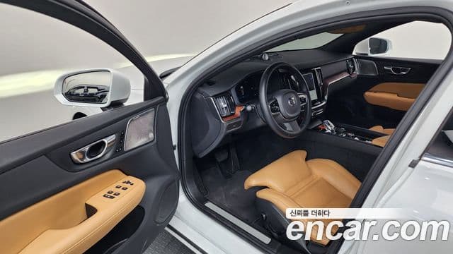 Volvo S60 2023 — ფოტო 10/20