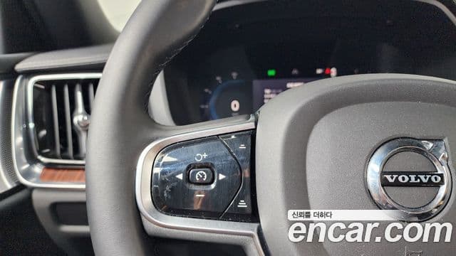 Volvo S60 2023 — ფოტო 17/20