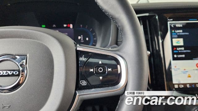 Volvo S60 2023 — ფოტო 18/20