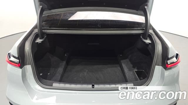 BMW 7 Series 2023 — фото 18 из 20