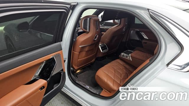 BMW 7 Series 2023 — Şəkil 19/20