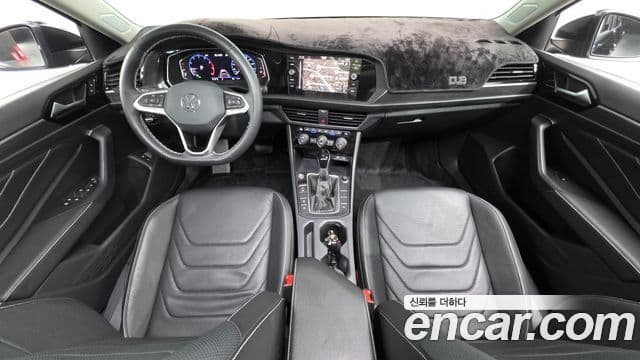 Volkswagen Jetta 2023 — Şəkil 10/20