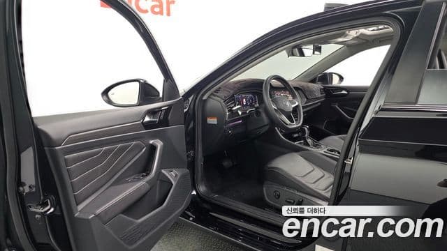 Volkswagen Jetta 2023 — Şəkil 8/20