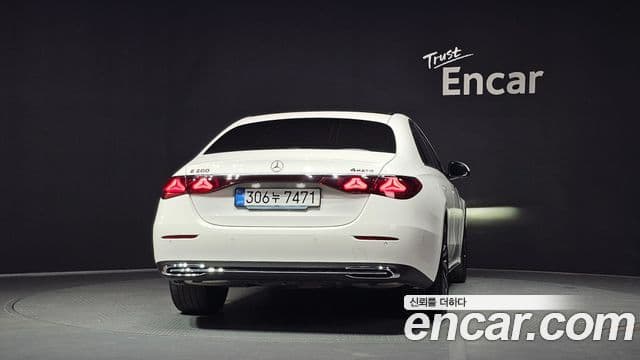 Mercedes-Benz E-Class 2025 — ფოტო 4/20