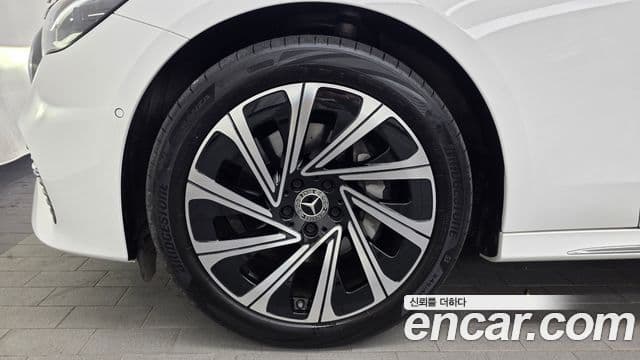 Mercedes-Benz E-Class 2025 — ფოტო 5/20