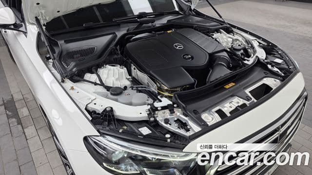Mercedes-Benz E-Class 2025 — ფოტო 6/20
