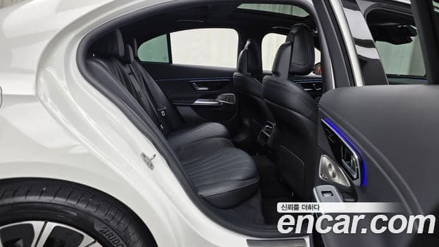 Mercedes-Benz E-Class 2025 — ფოტო 12/20
