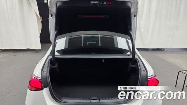Mercedes-Benz E-Class 2025 — ფოტო 20/20