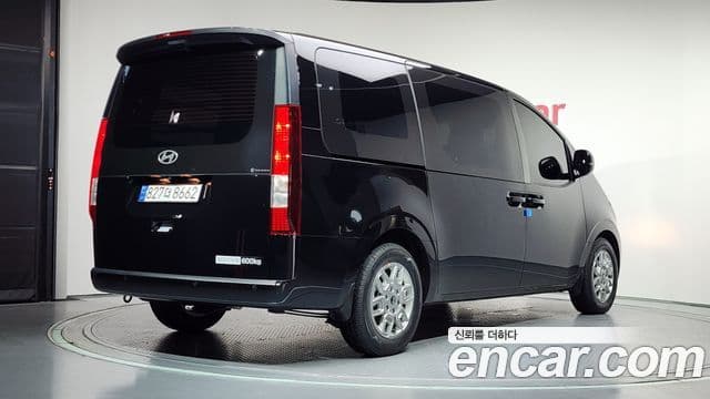 Hyundai Staria 2026 — фото 2 из 20