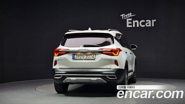 Kia Seltos 2022 — ფოტო 4/20