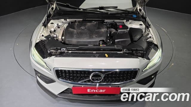 Volvo V60 Cross Country 2019 — фото 6 из 20
