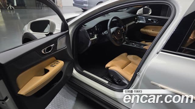 Volvo V60 Cross Country 2019 — фото 10 из 20