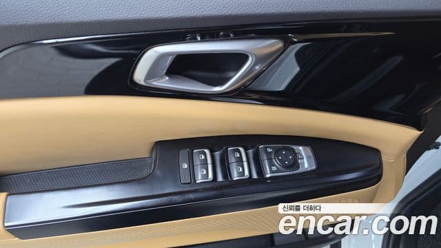 Kia Carnival 2021 — Фото 19/20