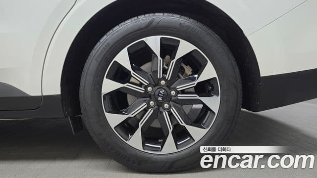 Kia Carnival 2021 — ფოტო 27/30
