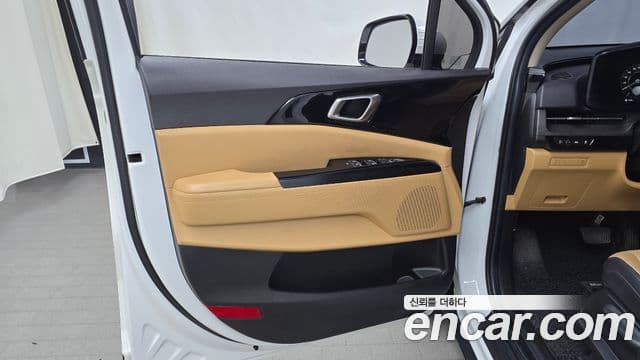 Kia Carnival 2021 — ფოტო 28/30