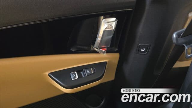 Kia Carnival 2021 — ფოტო 20/30