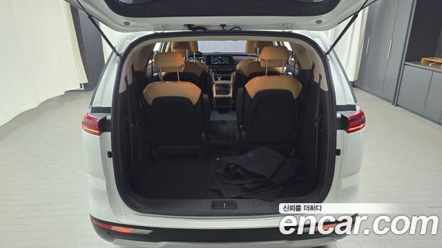 Kia Carnival 2021 — ფოტო 15/30