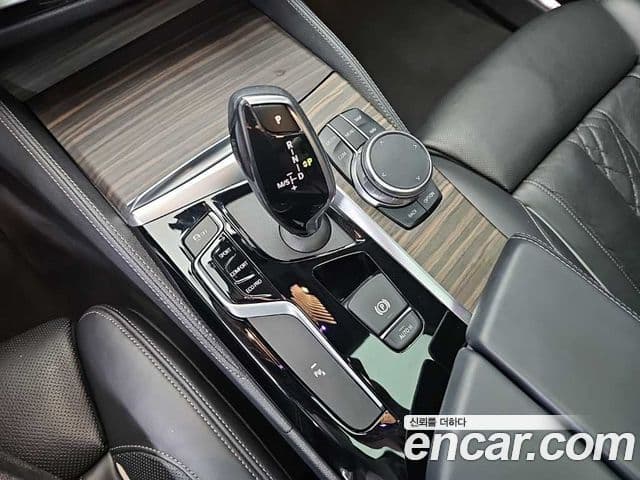 BMW 5 Series 2019 — фото 7 из 19