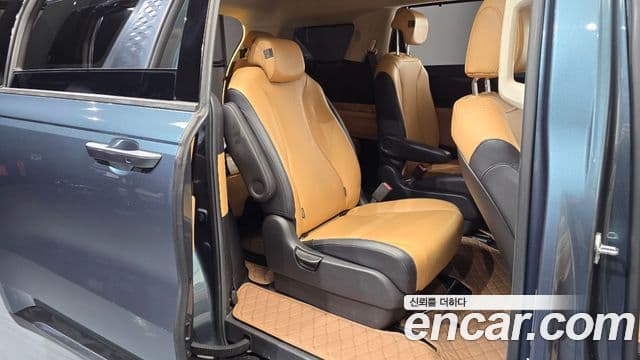 Kia Carnival 2020 — Фото 11/20