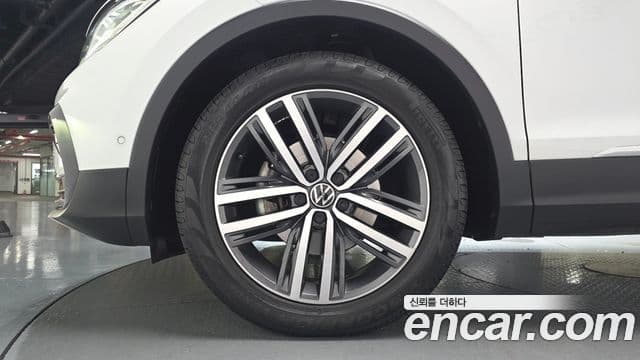 Volkswagen Tiguan 2022 — Şəkil 16/20