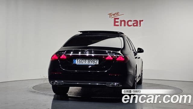 Mercedes-Benz E-Class 2024 — фото 3 из 20