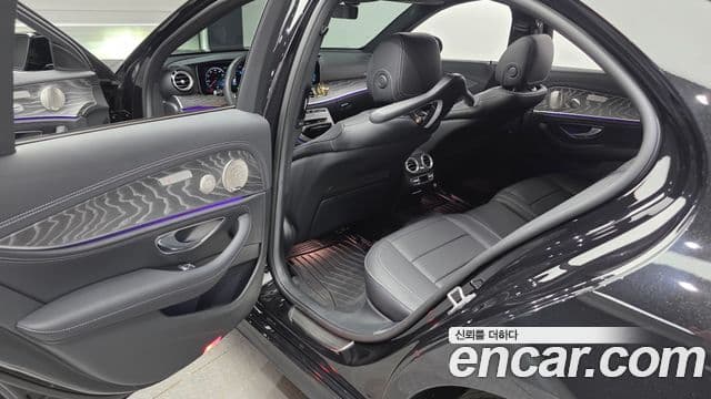 Mercedes-Benz E-Class 2022 — фото 11 из 20