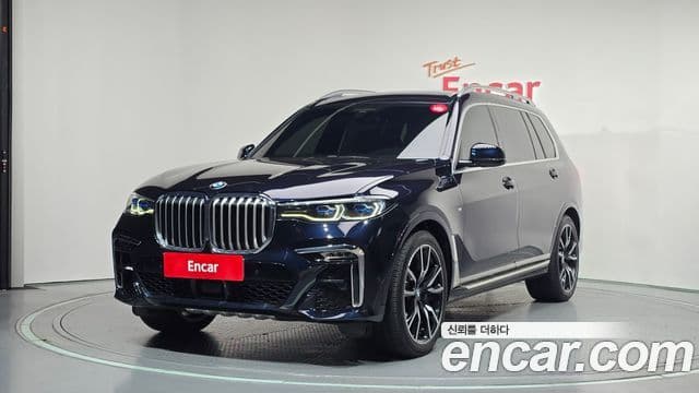 BMW X7 2020 — Photo 28/33