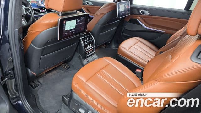 BMW X7 2020 — Photo 29/33