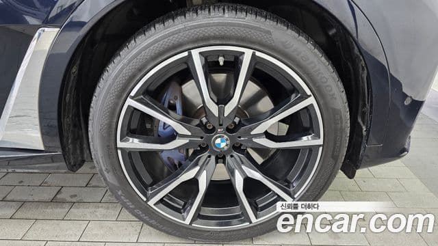 BMW X7 2020 — Photo 30/33
