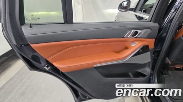BMW X7 2020 — Photo 26/33