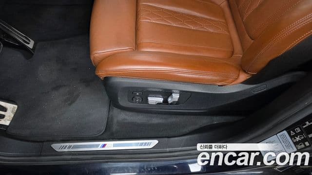 BMW X7 2020 — Photo 32/33