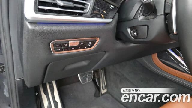 BMW X7 2020 — Photo 22/33