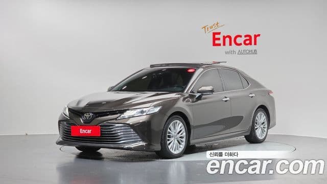 Toyota Camry 2019 — Фото 1/20