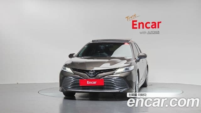 Toyota Camry 2019 — Фото 3/20