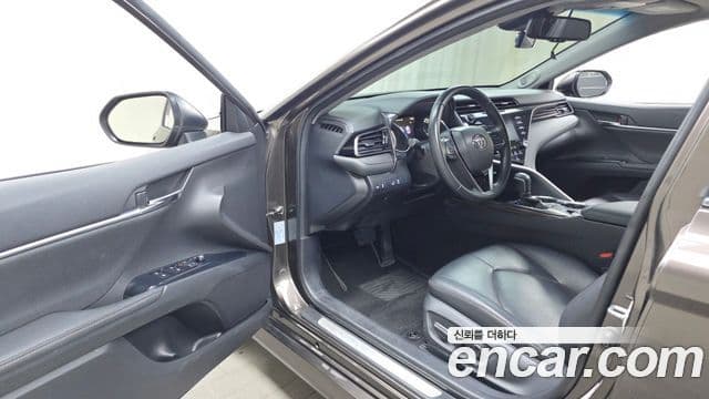 Toyota Camry 2019 — Фото 10/20