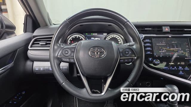 Toyota Camry 2019 — Фото 13/20