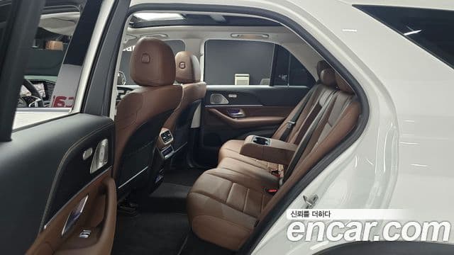 Mercedes-Benz GLE-Class 2025 — Photo 22/31