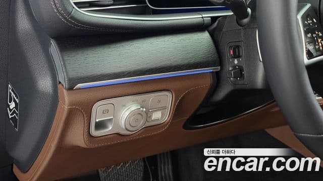Mercedes-Benz GLE-Class 2025 — Photo 29/31