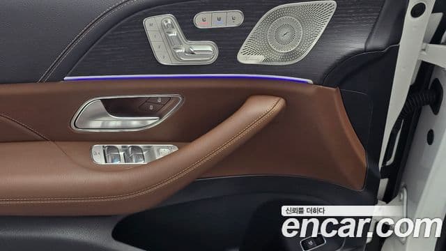 Mercedes-Benz GLE-Class 2025 — Photo 4/31
