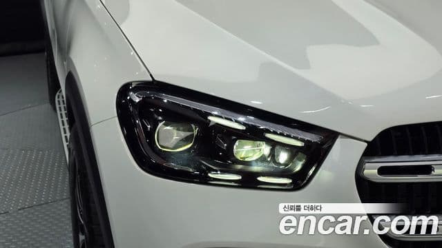 Mercedes-Benz GLE-Class 2025 — Photo 8/31