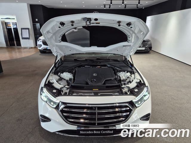 Mercedes-Benz E-Class 2026 — Photo 12/20