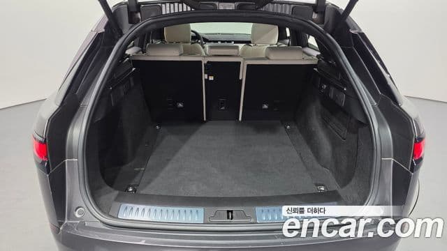 Land Rover Range Rover Velar 2018 — фото 17 из 20