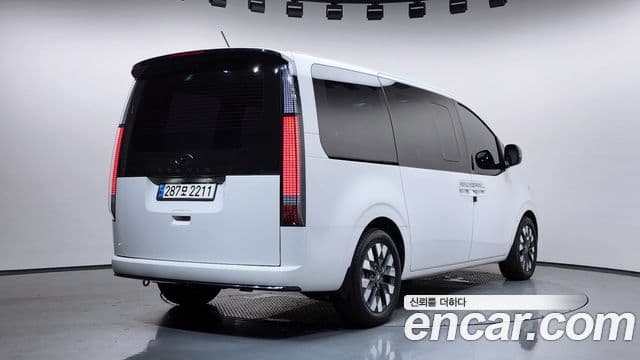 Hyundai Staria 2022 — ფოტო 2/20