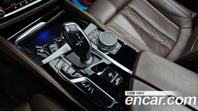 BMW 5 Series 2021 — Şəkil 9/20